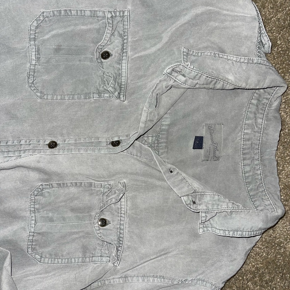 Universal Thread button down. - Picture 2 of 7